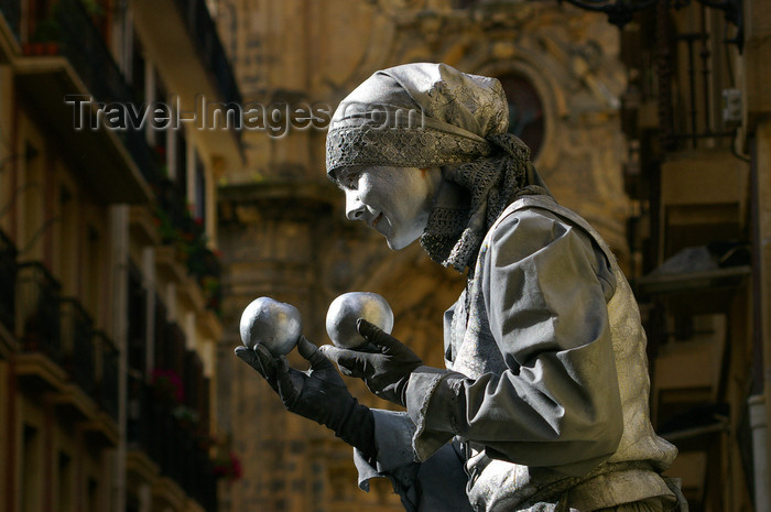 eusk49: Donostia-San Sebastián, Gipuzkoa province, Euskadi: silver statue near Basílica de Sta María, Parte Vieja - photo by J.Zurutuza - (c) Travel-Images.com - Stock Photography agency - Image Bank
