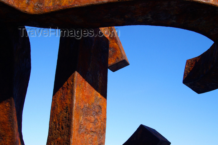 eusk51: Donostia-San Sebastián, Gipuzkoa province, Euskadi: comb of the wind sculptures, by Eduardo Chillida Juantegui  - detail - El peine del viento - Passeo de Eduardo Chillida - photo by J.Zurutuza - (c) Travel-Images.com - Stock Photography agency - Image Bank