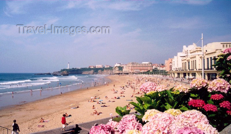 eusk9: Basque Country / Pais Vasco / Euskadi - Biarritz: the beach and the Biarritz Casino Lucien Barrière (photo by Miguel Torres) - (c) Travel-Images.com - Stock Photography agency - Image Bank