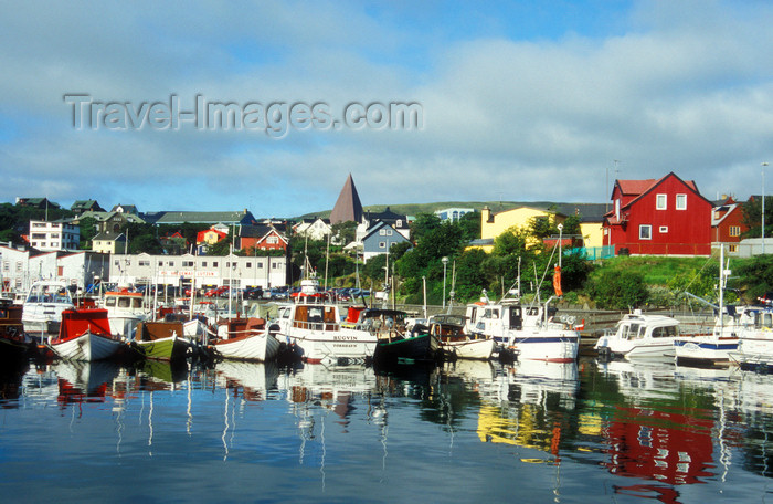 faeroe1: Faroes / Faeroe islands - Streymoy - Torshavn: boats in the old harbour - photo by D.Forman - (c) Travel-Images.com - Stock Photography agency - Image Bank