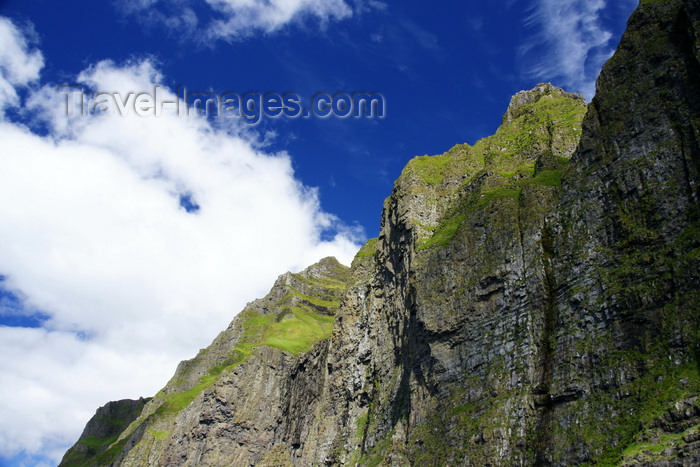 faeroe105: Vestmannabjørgini / Vestmanna bird cliffs, Streymoy island, Faroes: towering cliff faces - photo by A.Ferrari - (c) Travel-Images.com - Stock Photography agency - Image Bank