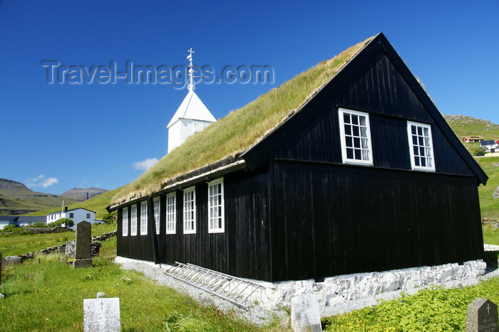 faeroe113: Kaldbak, Streymoy island, Faroes: picturesque parish church and grave stones - photo by A.Ferrari - (c) Travel-Images.com - Stock Photography agency - Image Bank