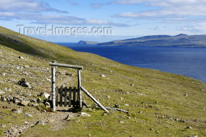 faeroe142: Streymoy island, Faroes: gate and cattle fence on the hiking trail from Tórshavn to Kirkjubøur - photo by A.Ferrari - (c) Travel-Images.com - Stock Photography agency - Image Bank