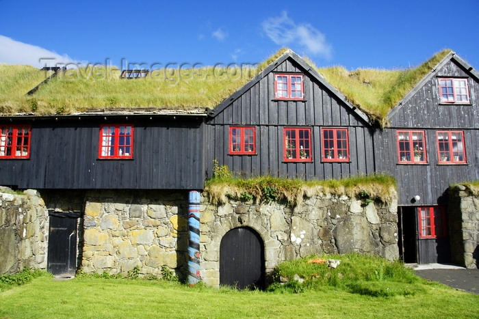 faeroe146: Kirkjubøur, Streymoy island, Faroes: roykstova of the Kirkjubøargarður - 900 years old farm house, formerly the bishop’s residence, is today a museum and  museum home of the Patursson family - Bóndagarðurin - photo by A.Ferrari - (c) Travel-Images.com - Stock Photography agency - Image Bank