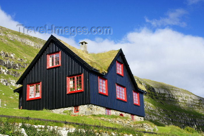 faeroe147: Kirkjubøur, Streymoy island, Faroes: old Nordic house with peat roof, above the Kirkjubøargarður - photo by A.Ferrari - (c) Travel-Images.com - Stock Photography agency - Image Bank