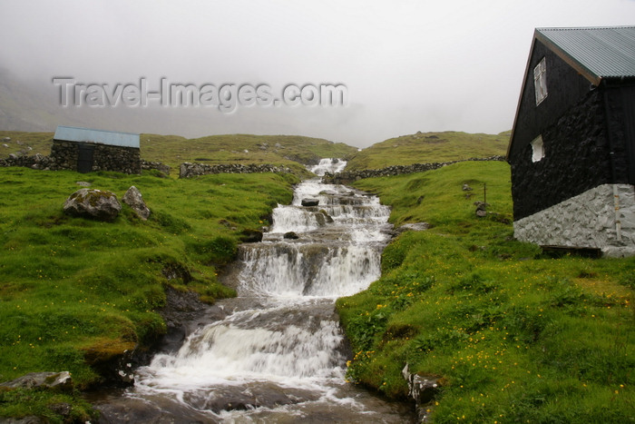 faeroe153: Múli, Borðoy island, Norðoyar, Faroes: waterfall and house in an almost abandoned village - photo by A.Ferrari - (c) Travel-Images.com - Stock Photography agency - Image Bank