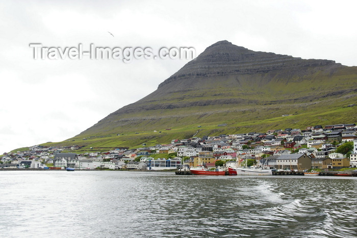 faeroe155: Klaksvik, Borðoy island, Norðoyar, Faroes: town and fishing vessels seen from the sea -  Leirvíksfjørður - photo by A.Ferrari - (c) Travel-Images.com - Stock Photography agency - Image Bank