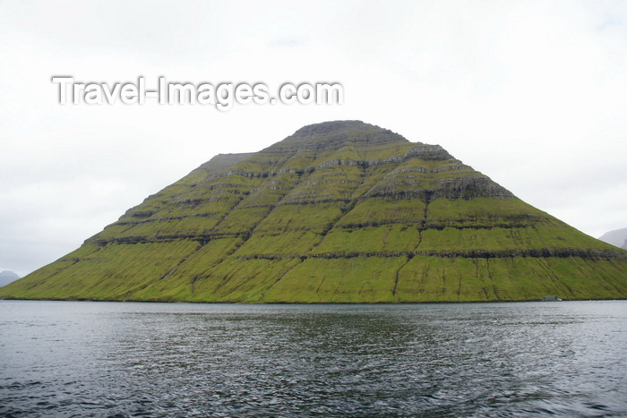 faeroe157: Kunoy island, Norðoyar, Faroes: the 'Woman island' from the sea - photo by A.Ferrari - (c) Travel-Images.com - Stock Photography agency - Image Bank