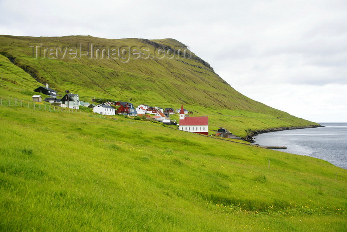 faeroe158: Husar village, Kalsoy island, Norðoyar, Faroes: plenty of green grass and no trees - quintessential Faroese landscape - photo by A.Ferrari - (c) Travel-Images.com - Stock Photography agency - Image Bank