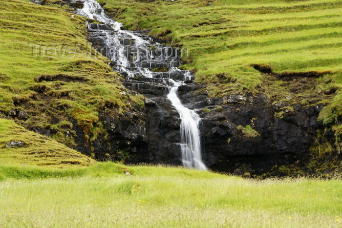 faeroe159: Husar, Kalsoy island, Norðoyar, Faroes: small waterfall near the village - photo by A.Ferrari - (c) Travel-Images.com - Stock Photography agency - Image Bank