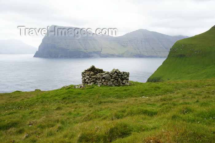 faeroe168: Trøllanes, Kalsoy island, Norðoyar, Faroes: ruin and view over Kunoy island - photo by A.Ferrari - (c) Travel-Images.com - Stock Photography agency - Image Bank