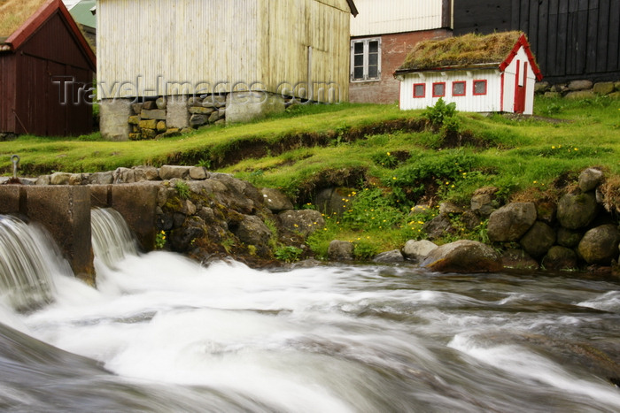 faeroe17: Gjógv village, Eysturoy island, Faroes: rapids and miniature house - photo by A.Ferrari - (c) Travel-Images.com - Stock Photography agency - Image Bank