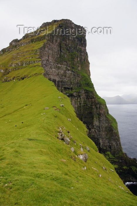 faeroe170: Kalsoy island, Norðoyar, Faroes: vertical cliff face near the Kallur lighthouse - Djúpini - photo by A.Ferrari - (c) Travel-Images.com - Stock Photography agency - Image Bank