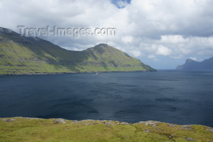 faeroe22: Eysturoy island, Faroes: on the shore of Funningsfjørður inlet - photo by A.Ferrari - (c) Travel-Images.com - Stock Photography agency - Image Bank