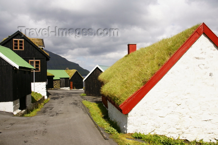 faeroe29: Elduvik village, Eysturoy island, Faroes: wandering in the streets of Elduvik - photo by A.Ferrari - (c) Travel-Images.com - Stock Photography agency - Image Bank