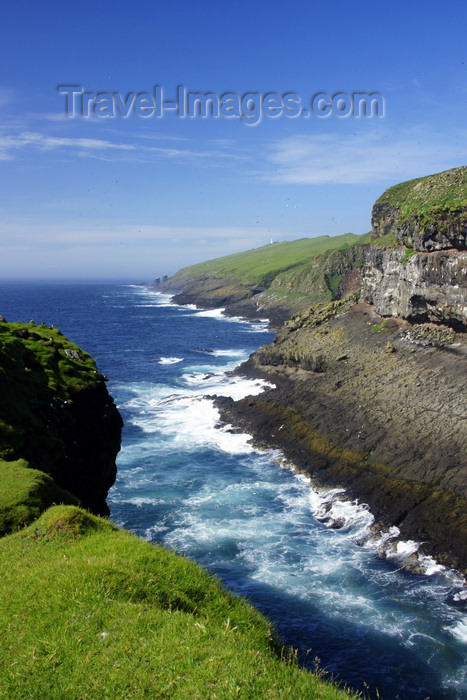 faeroe38: Mykines island, Faroes: inlet near Mykines village, view of Mykinesholmur islet - photo by A.Ferrari - (c) Travel-Images.com - Stock Photography agency - Image Bank