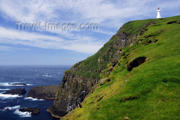 faeroe45: Mykinesholmur islet, Mykines island, Faroes: lighthouse and cliff at the western edge of Mykinesholmur - end of a long hiking and the wersternmost point in the archipelago - photo by A.Ferrari - (c) Travel-Images.com - Stock Photography agency - Image Bank