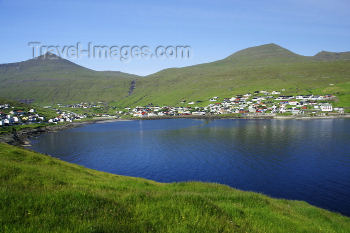 faeroe68: Sandavágur, Vágar island, Faroes: the village and verdant hillsides around the inlet - photo by A.Ferrari - (c) Travel-Images.com - Stock Photography agency - Image Bank