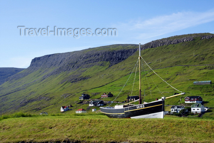 faeroe72: Sørvágur village, Vágar island, Faroes: boat at the village entrance - VA193 - Sørvágs Kommuna - photo by A.Ferrari - (c) Travel-Images.com - Stock Photography agency - Image Bank