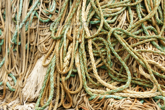 faeroe8: Norðragøta village, Eysturoy island, Faroes: ropes in the harbour - photo by A.Ferrari - (c) Travel-Images.com - Stock Photography agency - Image Bank