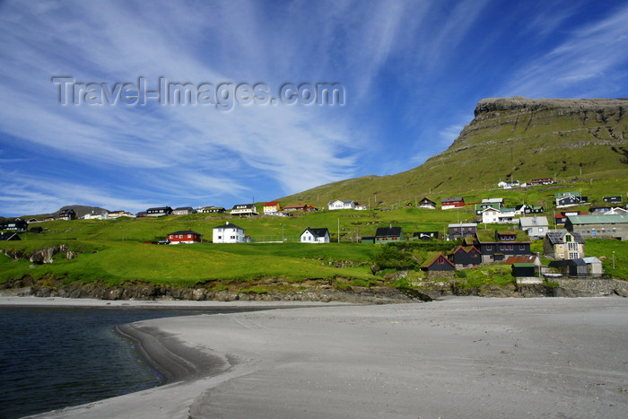 faeroe89: Leynar village, Streymoy island, Faroes: the beach - western coast of the island - photo by A.Ferrari - (c) Travel-Images.com - Stock Photography agency - Image Bank