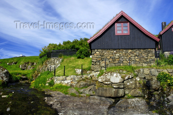 faeroe91: Leynar village, Streymoy island, Faroes: Faroese stone and timber cottages - photo by A.Ferrari - (c) Travel-Images.com - Stock Photography agency - Image Bank