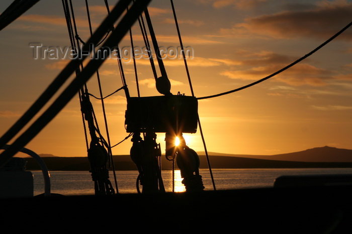 falkland34: Falkland islands - East Falkland - Port Louis - sunset - photo by Christophe Breschi - (c) Travel-Images.com - Stock Photography agency - Image Bank