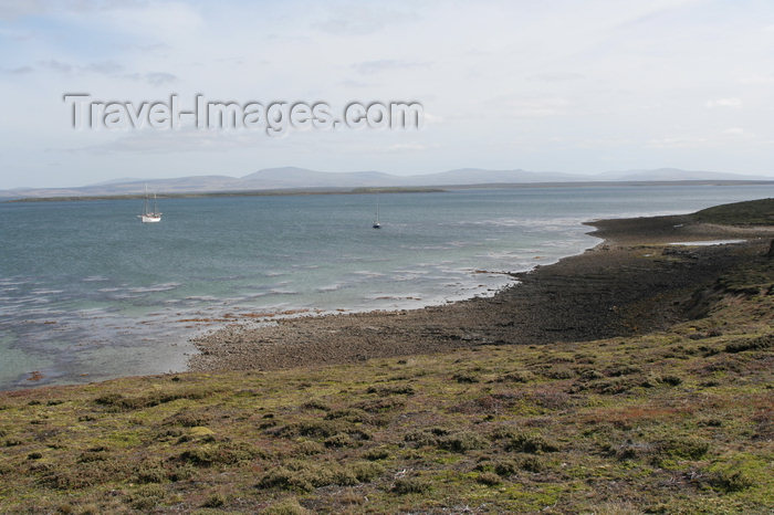 falkland37: Falkland islands - East Falkland - Salvador - beach and boats - photo by Christophe Breschi - (c) Travel-Images.com - Stock Photography agency - Image Bank