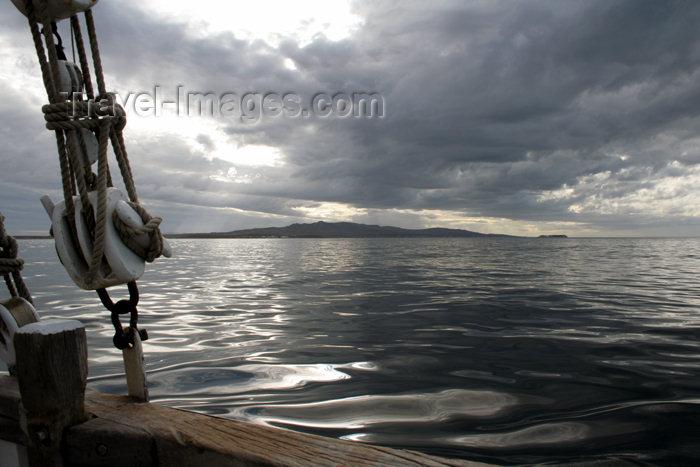 falkland7: Falkland islands - East Falkland - approaching Berkeley Sound - photo by Christophe Breschi - (c) Travel-Images.com - Stock Photography agency - Image Bank