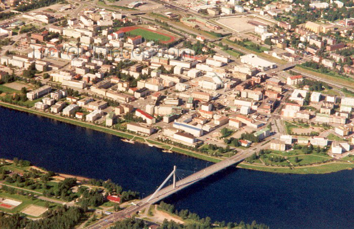 fin1: Finland - Rovaniemi / RVN (Lapin Lääni): Bird's Eye View - Lapland - on the artic circle and home to Santa Klaus - Jätkänkynttilä bridge (photo by Miguel Torres) - (c) Travel-Images.com - Stock Photography agency - Image Bank