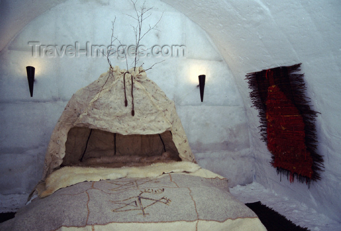 fin108: Finland - Lapland - Kemi - snow hotel - room - Arctic images by F.Rigaud - (c) Travel-Images.com - Stock Photography agency - Image Bank
