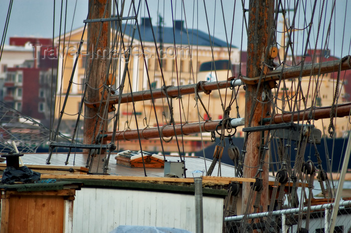 fin127: Finland - Helsinki, Kruunuhaka area with boats at the pier, detail - photo by Juha Sompinmäki - (c) Travel-Images.com - Stock Photography agency - Image Bank