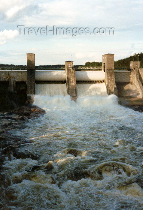 fin13: Finland - Imatra (Etela-Suomen Laani / Southern Finland province - South Karelia region): Wild waters - Vuoksenniska - Kymi - dam (photo by Miguel Torres) - (c) Travel-Images.com - Stock Photography agency - Image Bank