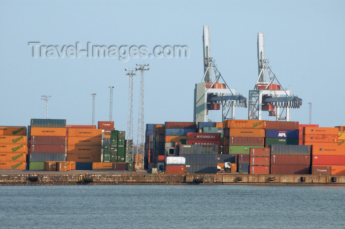 fin134: Finland - Helsinki, Ruoholahti area, containers at the port - photo by Juha Sompinmäki - (c) Travel-Images.com - Stock Photography agency - Image Bank