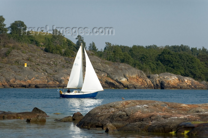 fin142: Finland - Helsinki, Suomenlinna, sailing boat - photo by Juha Sompinmäki - (c) Travel-Images.com - Stock Photography agency - Image Bank