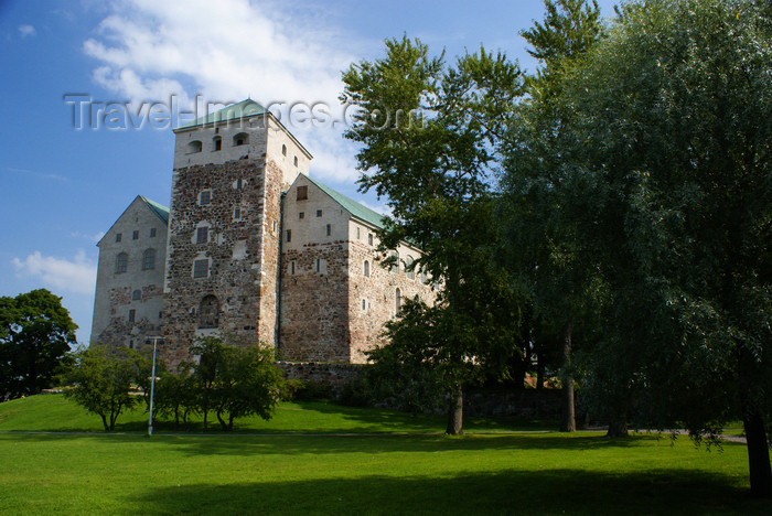 fin176: Turku, Western Finland province - Finland Proper region / Varsinais-Suomi - Finland: gardens and medieval keep of Turku castle / Turun linna / Åbo slott - photo by A.Ferrari - (c) Travel-Images.com - Stock Photography agency - Image Bank