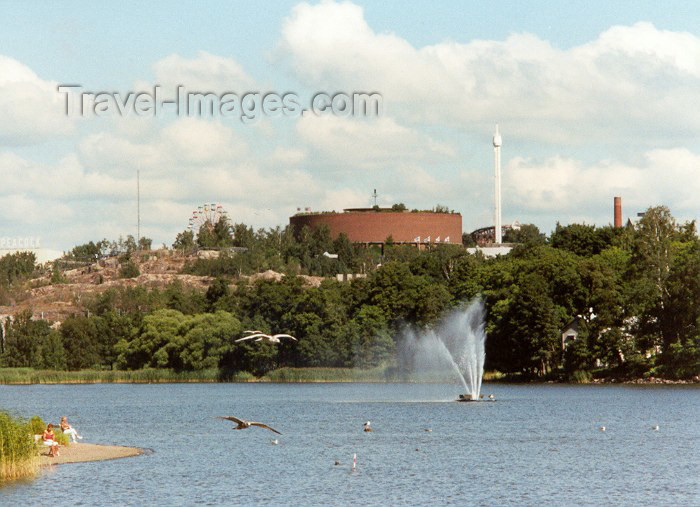 fin23: Finland / Suomi - Helsinki: park life (photo by Miguel Torres) - (c) Travel-Images.com - Stock Photography agency - Image Bank