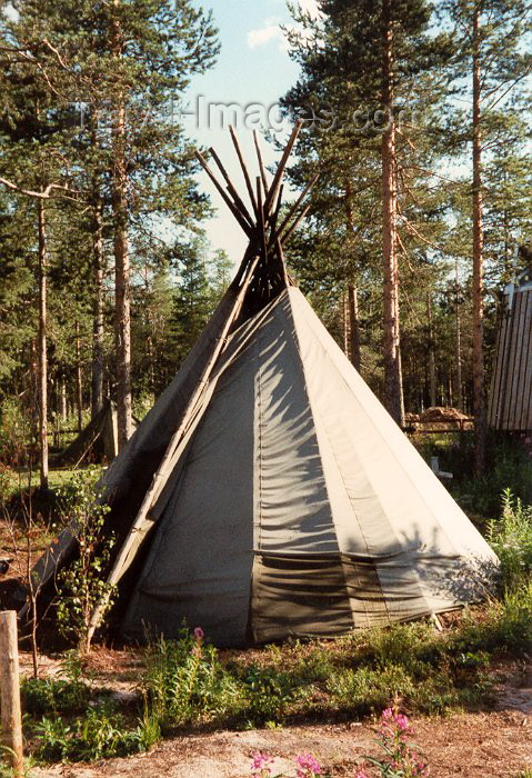 fin24: Finland - Rovaniemi (Lapin Laani): Lapp (Sami people) tent - kota - teppee (photo by Miguel Torres) - (c) Travel-Images.com - Stock Photography agency - Image Bank