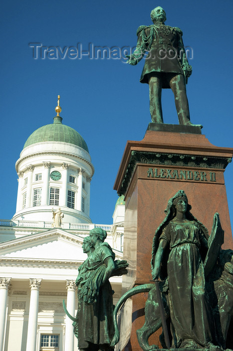 fin30: Finland - Helsinki - Statue of Tsar Alexander II with the Lutheran Cathedral in the background - Senate square - Helsingin tuomiokirkko - photo by Juha Sompinmäki - (c) Travel-Images.com - Stock Photography agency - Image Bank