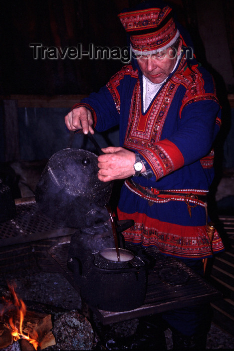 fin33: Finland - Lapland - Sami man in a kota tent preparing coffee - Arctic images by F.Rigaud - (c) Travel-Images.com - Stock Photography agency - Image Bank