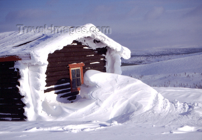 fin39: Finland - Lapland - Saarselkä - cottage in the snow - Arctic images by F.Rigaud - (c) Travel-Images.com - Stock Photography agency - Image Bank