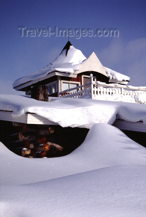 fin40: Finland - Lapland - Saariselkä, Inari municipality - Kakslauttanen Lap Hotel & Igloo Village - balcony - Arctic images by F.Rigaud - (c) Travel-Images.com - Stock Photography agency - Image Bank