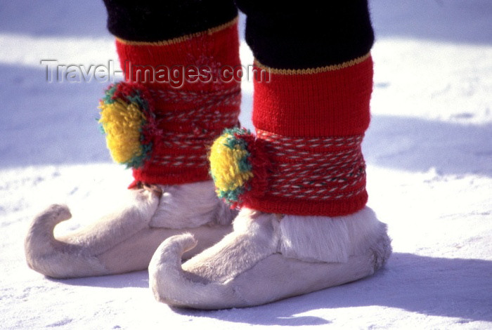 fin49: Finland - Lapland - Hetta: Sami shoes (photo by F.Rigaud) - (c) Travel-Images.com - Stock Photography agency - Image Bank