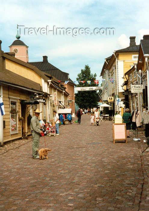 fin5: Finland - Porvoo / Borga (Etela-Suomen Laani / Southern Finland province - Eastern Uusimaa region): Summer - street scene (photo by Miguel Torres) - (c) Travel-Images.com - Stock Photography agency - Image Bank