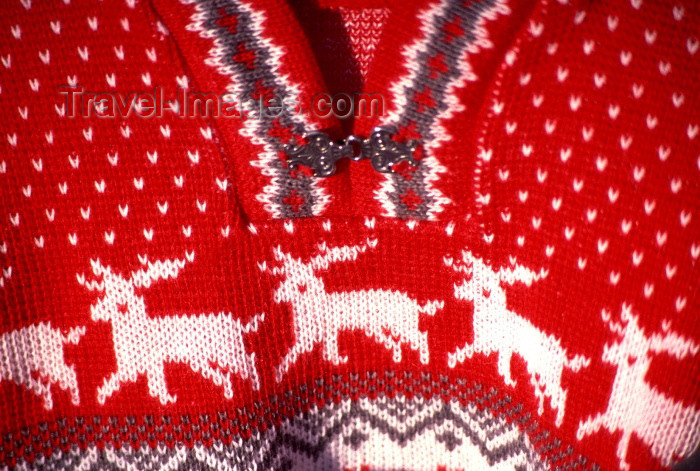 fin56: Finland - Levi: red sweater at the market - Sami decoration (photo by F.Rigaud) - (c) Travel-Images.com - Stock Photography agency - Image Bank