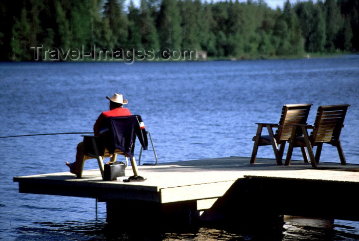 fin72: Finland - Tahko: fisherman - Lake Syväri (photo by F.Rigaud) - (c) Travel-Images.com - Stock Photography agency - Image Bank