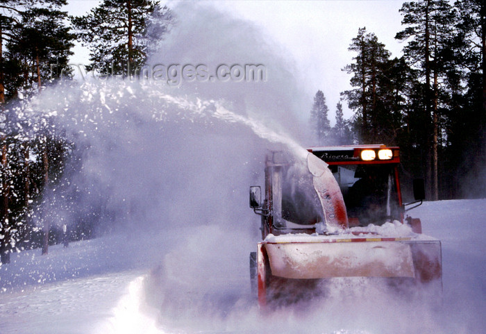 fin87: Finland - Lapland - Inari - now cleaning vehicle - Arctic images by F.Rigaud - (c) Travel-Images.com - Stock Photography agency - Image Bank