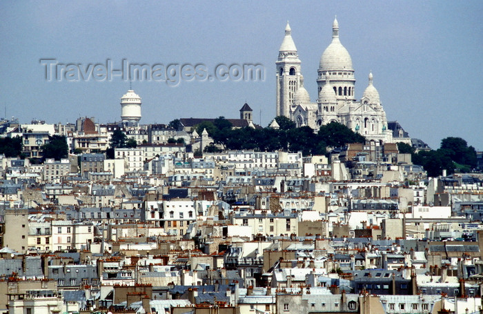 france1000: Paris, France: Sacré-Coeur church and Montmartre Hill, butte Montmartre, the highest point in the city - 18e arrondissement - photo by K.Gapys - (c) Travel-Images.com - Stock Photography agency - Image Bank