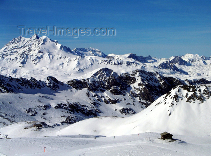 france1012: France / Frankreich -Val d'Isère - Haute-Tarentaise - Tignes (Savoie): slopes and peaks - solitary cabin (photo by R.Wallace) - (c) Travel-Images.com - Stock Photography agency - Image Bank