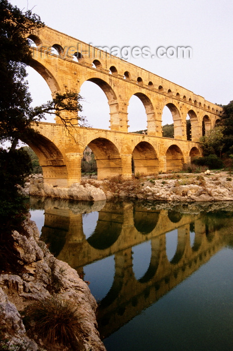 france1013: Gard, Languedoc-Roussillon, France: Roman bridge and aqueduct - Pont du Gard - Unesco world heritage site - river Gardon, near Remoulins - (c) Travel-Images.com - Stock Photography agency - Image Bank